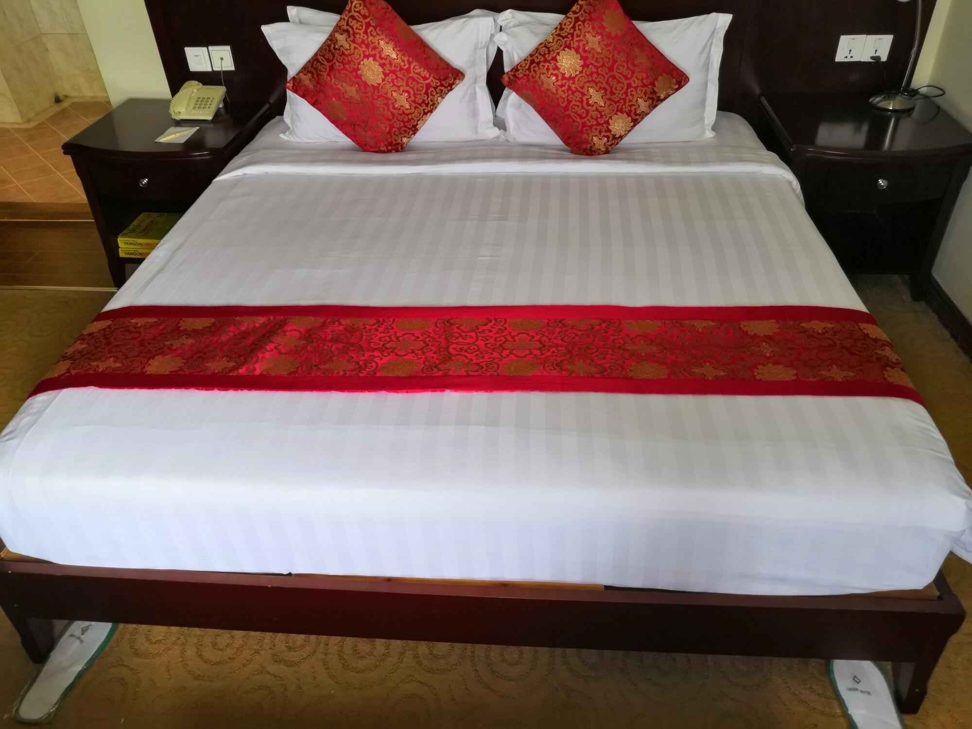 Green Leaf Hotel Янгон Екстер'єр фото