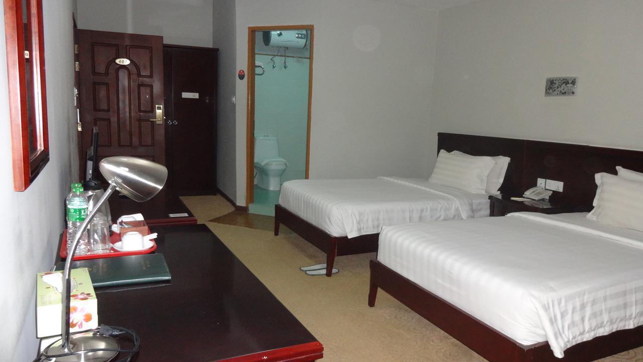 Green Leaf Hotel Янгон Екстер'єр фото