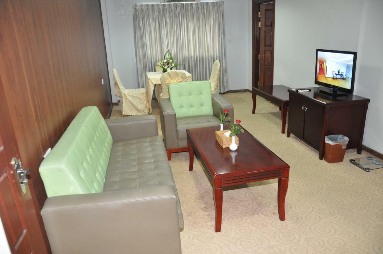 Green Leaf Hotel Янгон Екстер'єр фото